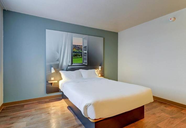 Hôtel pour 3 personnes, avec terrasse à Montchanin - 2