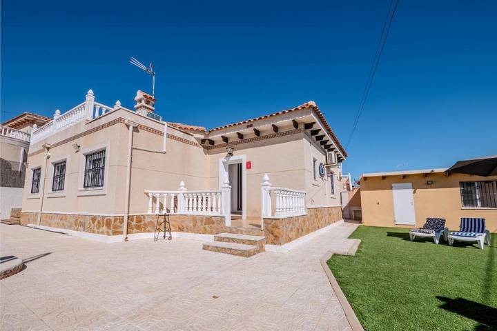 Casa rural para 6 personas, con piscina y jardín en San Miguel de Salinas - 2