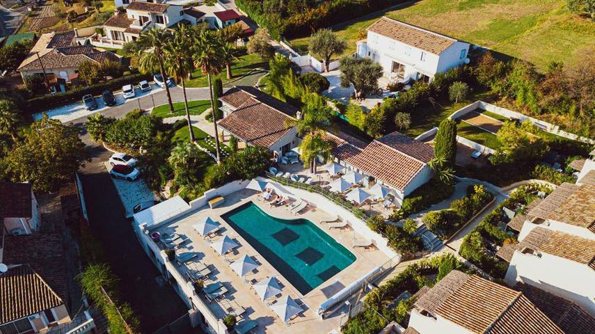 Hôtel pour 2 personnes, avec sauna ainsi que jardin et piscine, animaux acceptés
