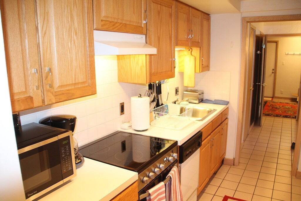 Ganze Wohnung, Cozy 2 Br / 2Ba Apt - Steps from Ski School and the Village w/ 2 parking spaces! in Vail Ski Resort, Vail