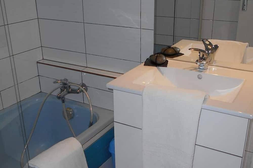 Chalet 3 Rooms with Terrace in Guillestre in Guillestre, Écrins National Park