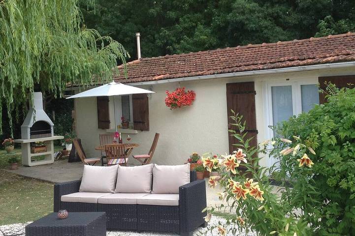 Gîte pour 4 personnes, avec Terrasse et Jardin à Port-d'Envaux
