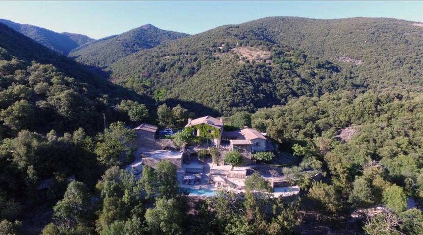 Villa pour 15 personnes, avec piscine ainsi que jardin et vue, animaux acceptés