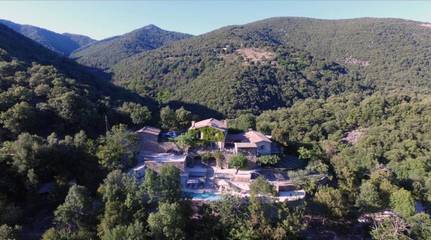 Cottage pour 15 personnes, avec vue ainsi que jardin et piscine, animaux acceptés à Soudorgues