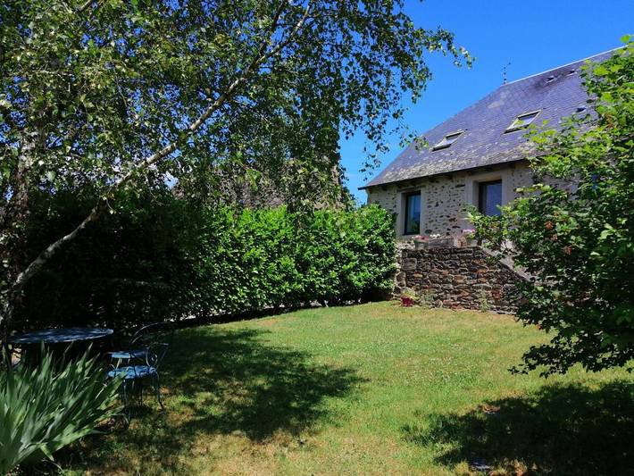 Location de vacances pour 6 personnes, avec vue à Saint-Martial-Entraygues