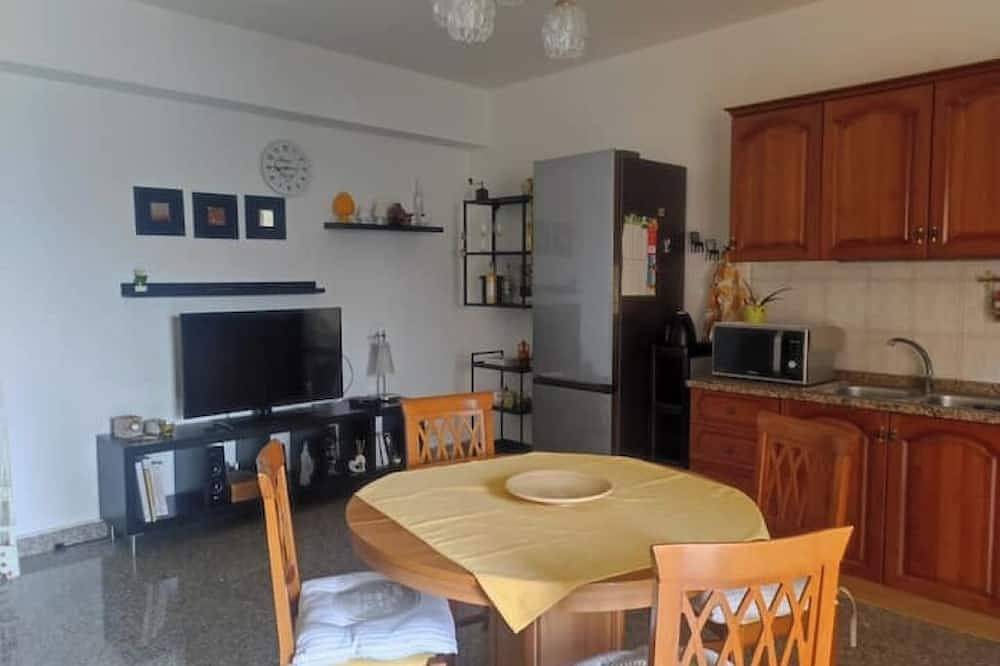Entire apartment, The station: two-room apartment 150mt from the sea in Santa Teresa di Riva, Messina Province