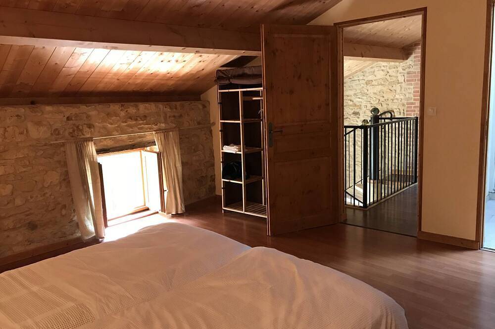 Charming cottage-with heated pool and 5 min from all amenities. Rest. in Fumel, Región de Villeneuve-sur-Lot