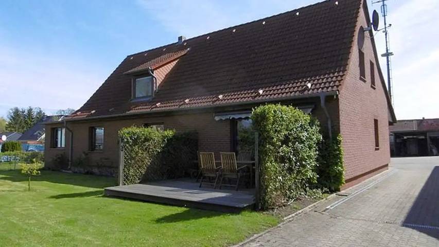 Ferienwohnung für 6 Personen, mit Terrasse und Garten sowie Sauna in Garz/Rügen