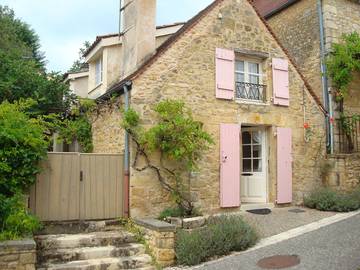 Gîte pour 4 personnes, avec piscine ainsi que terrasse et jardin à Domme