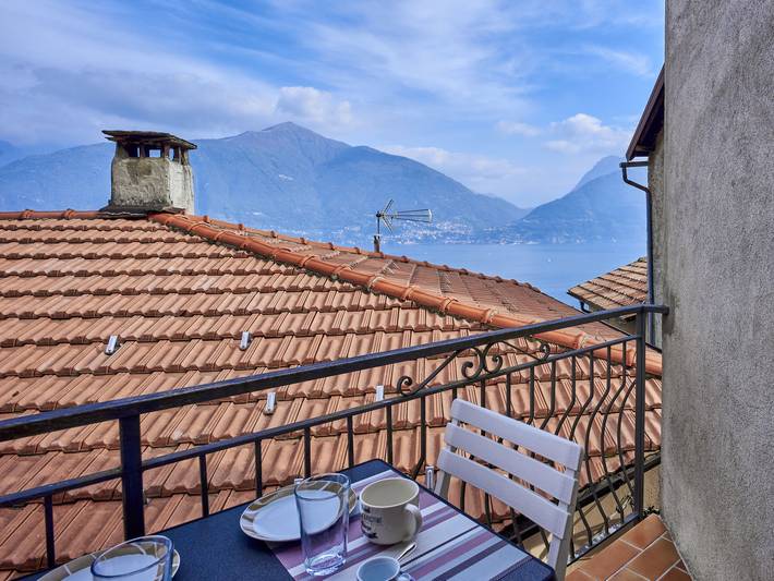 Ferienwohnung für 3 Personen, mit Balkon und Seeblick in Comune di San Siro