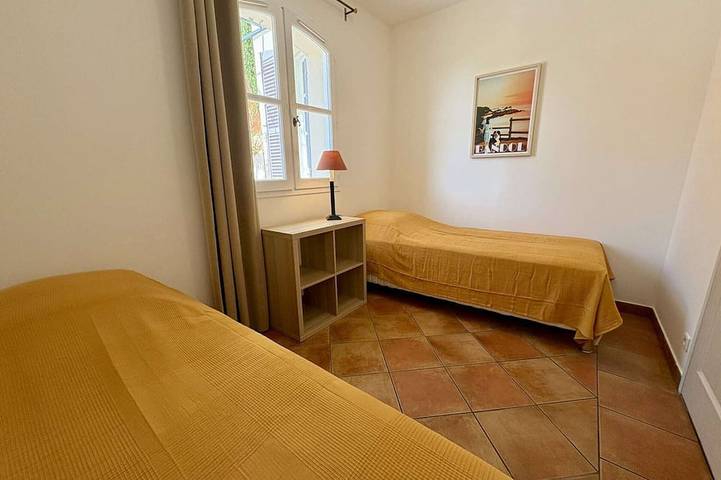 Gîte pour 6 personnes, avec piscine dans Golf De Fregate - 3