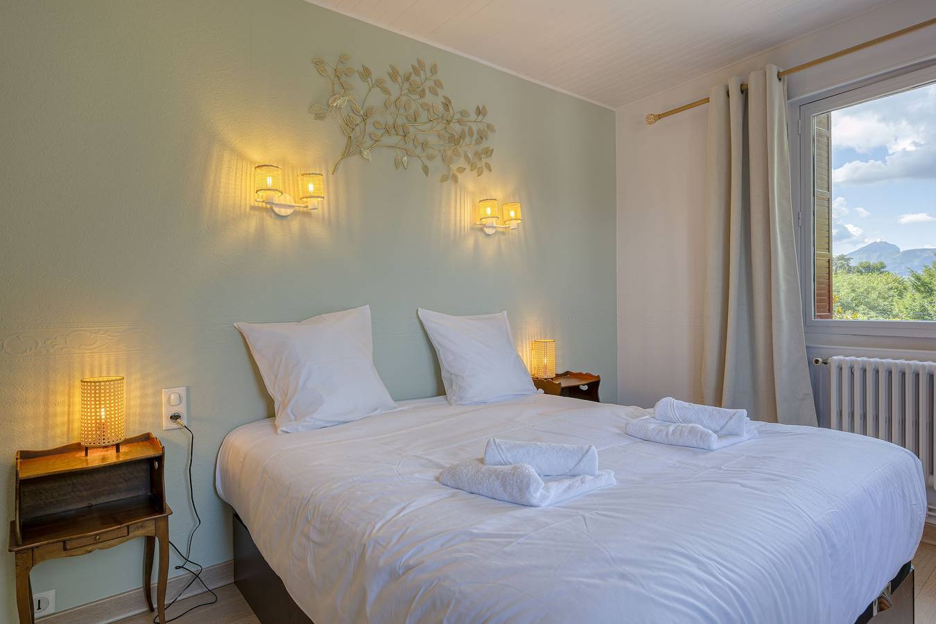 Le Gîte La Pierre Pons - vue montagne in Voglans, Chambéry region