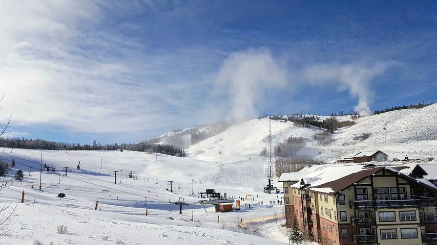 Gîte pour 6 personnes, avec jacuzzi ainsi que piscine et balcon à Granby - 3