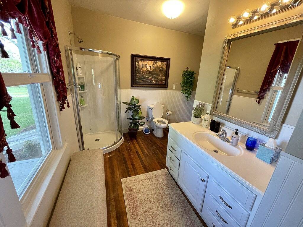 Charming Victorian Home Close to The Blue Ridge Parkway - Mile Marker 146 in Blue Ridge Parkway, Floyd County