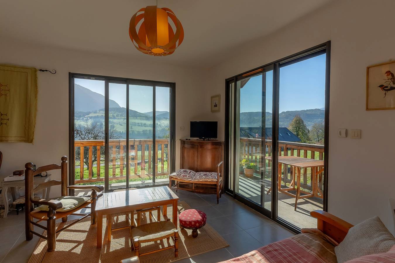 Holiday Home 'Superbe Maison Pour 6 Personnes' with Mountain View, Garden and Wi-Fi in Saint-Jean-d'Arvey, Chambéry region