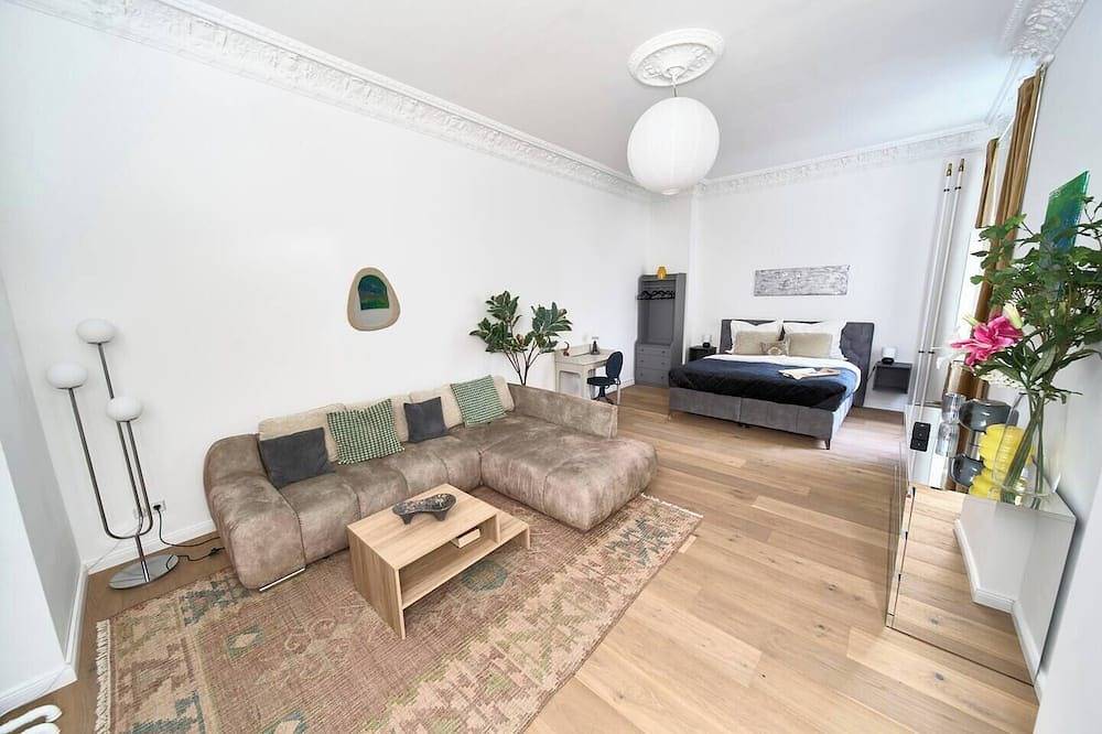 Ganze Wohnung, Loftly Kant99 - Zentral - 90m2 - Self Check-In - 300 Mbit in Charlottenburg Berlin, Berlin