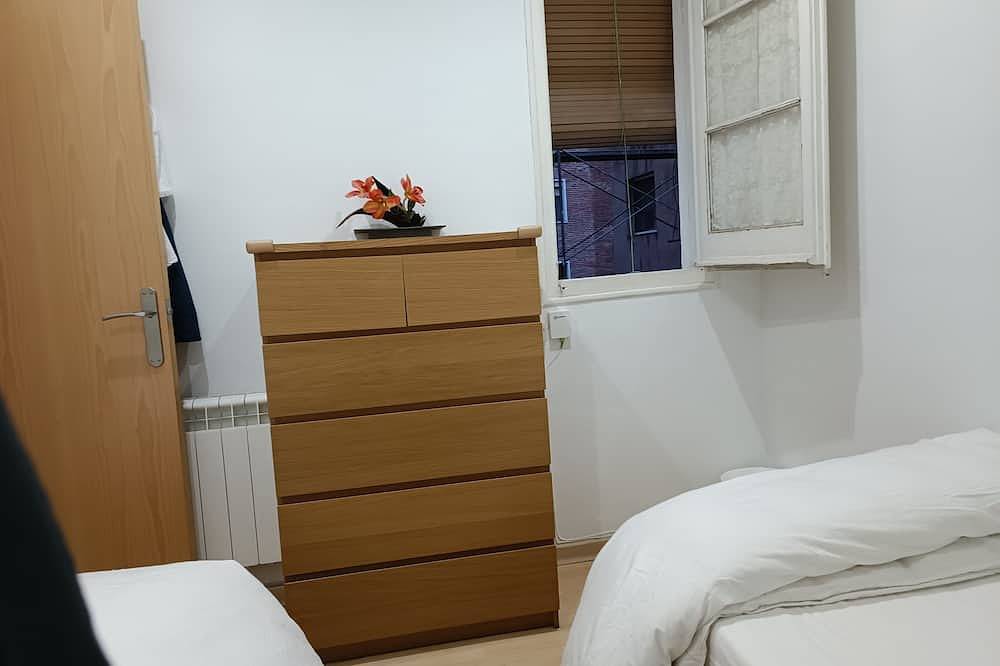 Entire apartment, Bcn. Sants-Wifi free-Parking in Barcelona Centre, Barcelona