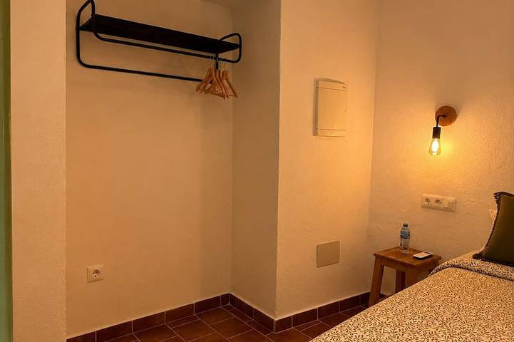 Encanto Guesthouse room 6, Rosa in Canillas de Aceituno, Cordillera Penibética