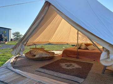 Gîte pour 4 personnes, avec terrasse ainsi que jacuzzi et piscine dans Thiel-sur-Acolin