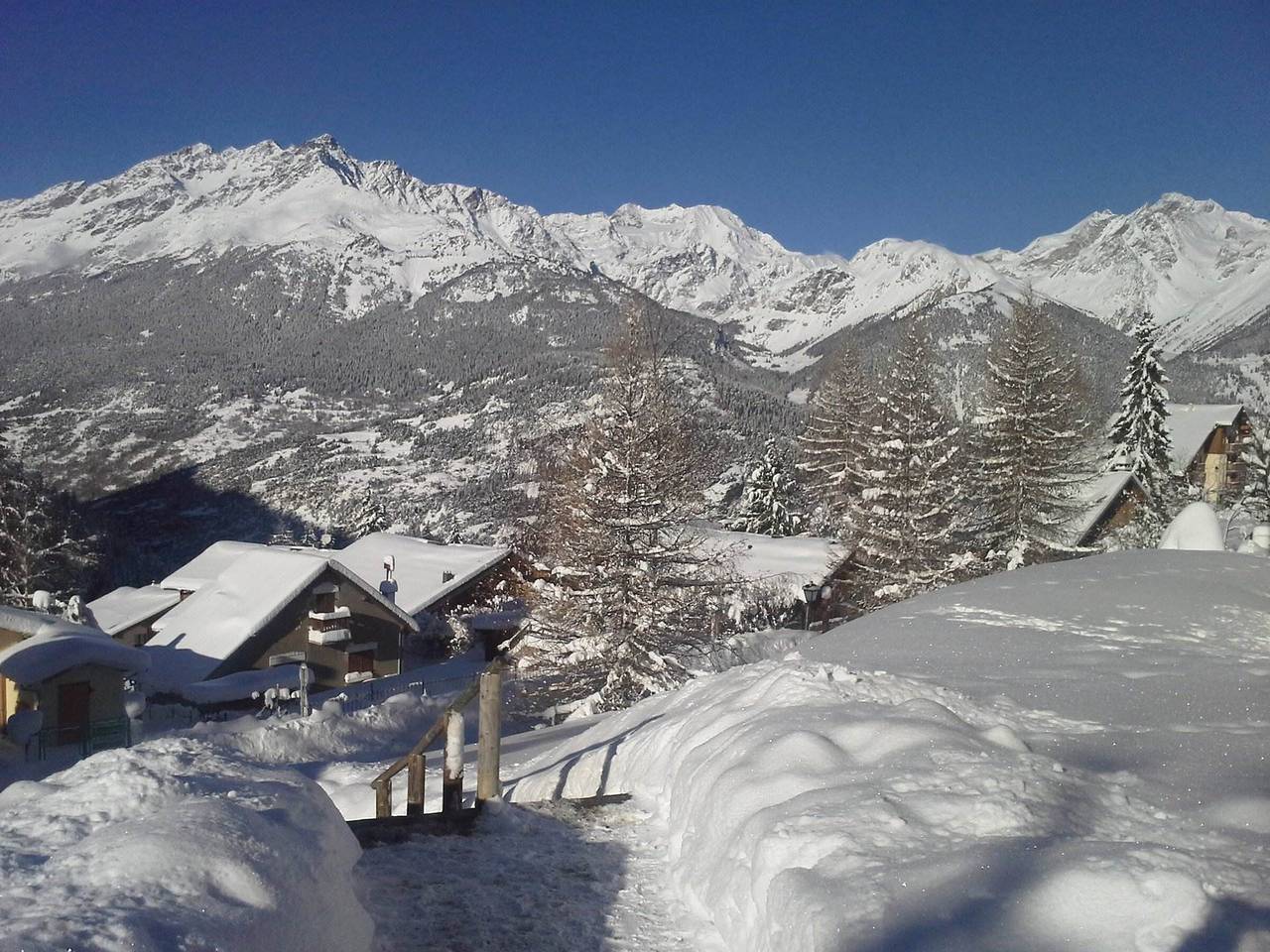Geheel appartement, Cozy apartment 6 pers, 2 rooms, balcony near slopes in Valfréjus, Modane