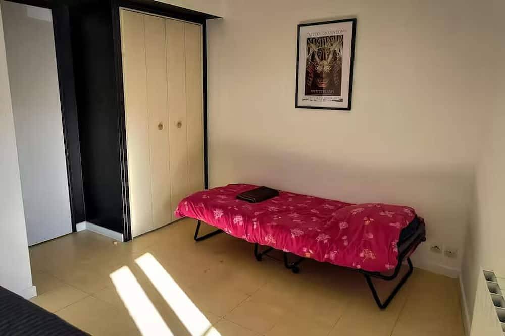 Entire apartment, Duplex in charming neighborhood overlooking chateau, close to downtown and all amenities in Clisson, Nantes region