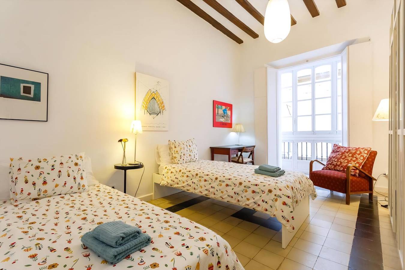Vacation Rental for 8 Guests in Cadiz Old Town, Cádiz