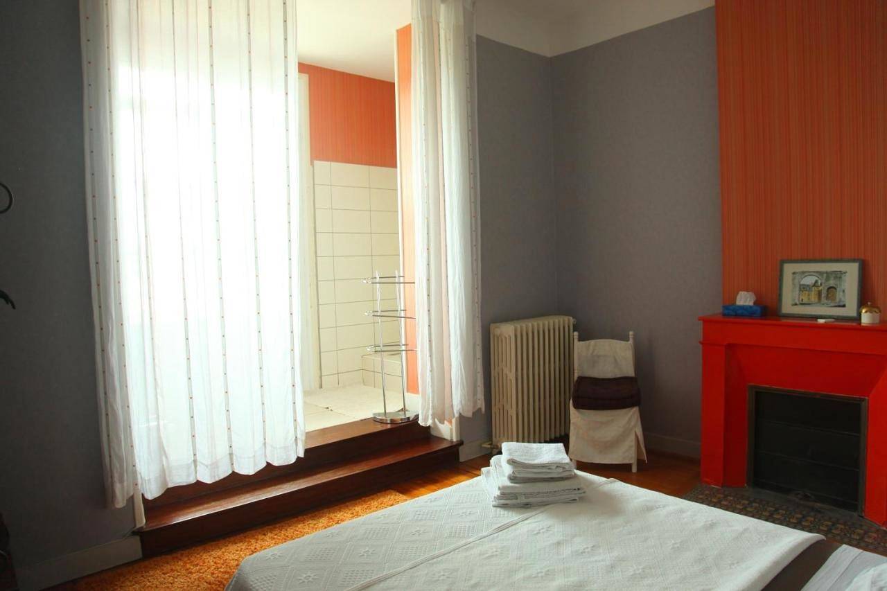 Deluxe Double Room with Shower in Podensac, Région de Langon