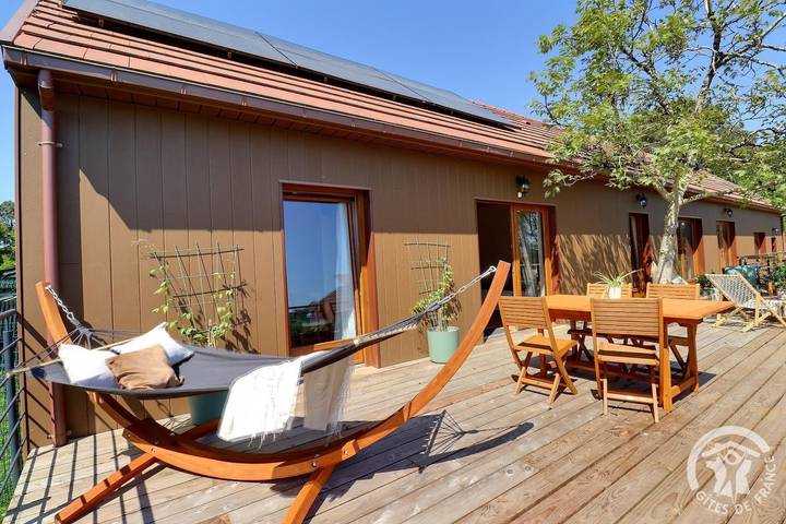 Gîte pour 4 personnes, avec Terrasse ainsi que Jardin et Vue à Bains-sur-Oust