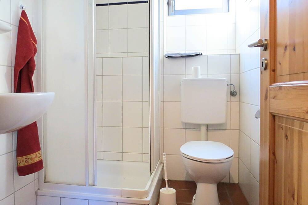Geräumiges Ferienhaus im Kellerwal mit Terrasse in Bad Wildungen, Waldecker Land