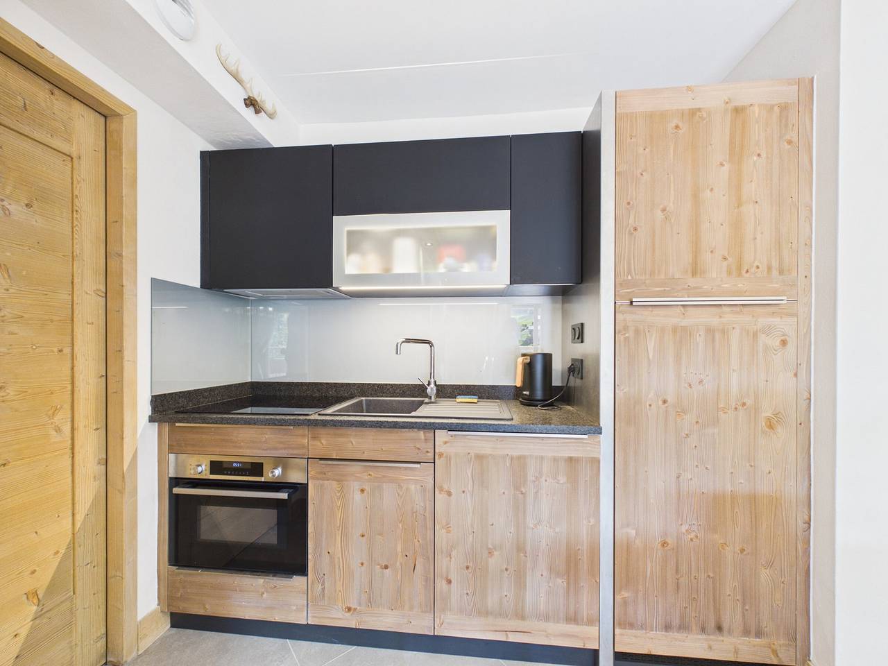Entire apartment, Cozy Duplex in Les Gets, 6 Guests, Near Village & Ski Lifts, Full Amenities Included in Les Gets, Les Portes du Soleil