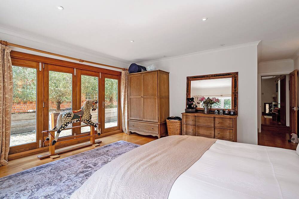 A Sanctuary in the Surrey Hills, surrounded by Serene Private Woods & Parkland in Effingham, Guildford