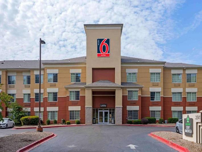 Apartamento entero, 1 Cama Tamaño Queen | Ada/ri Ducha/fumadores/cocina in Memphis, Tennessee