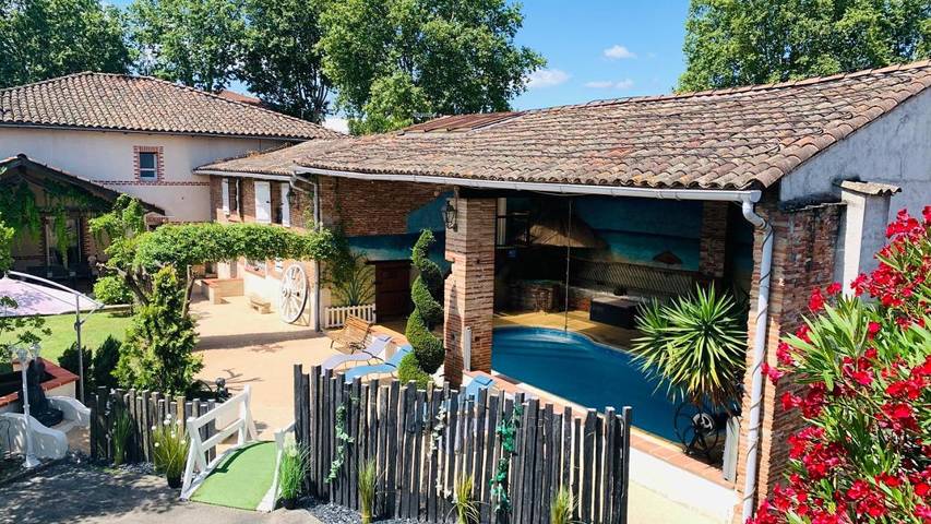 Maison de vacances pour 3 personnes, avec jacuzzi ainsi que jardin et piscine