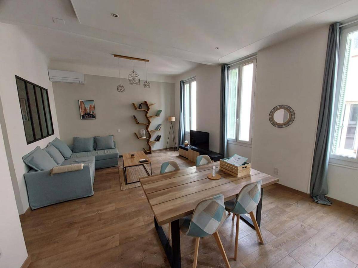 Appartement entier, One-Bedroom Apartment in Salon-de-Provence, Côte méditerranéenne (France)