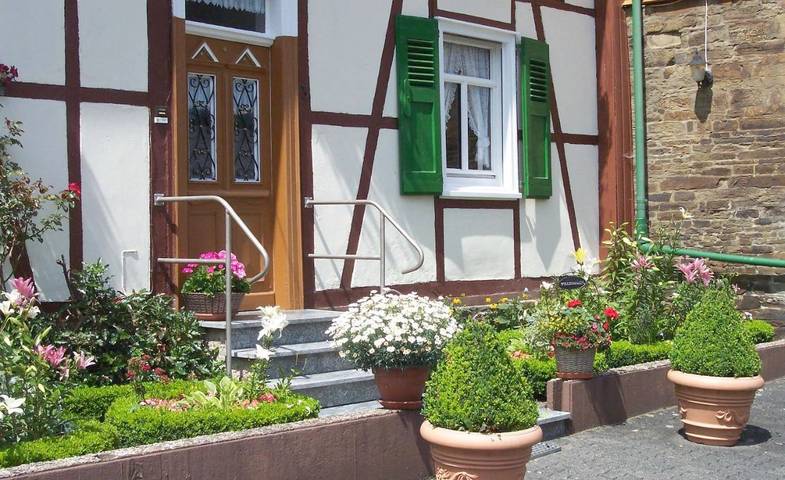 Ferienwohnung für 4 Personen, mit Terrasse und Garten sowie Sauna und Ausblick in Morsbach