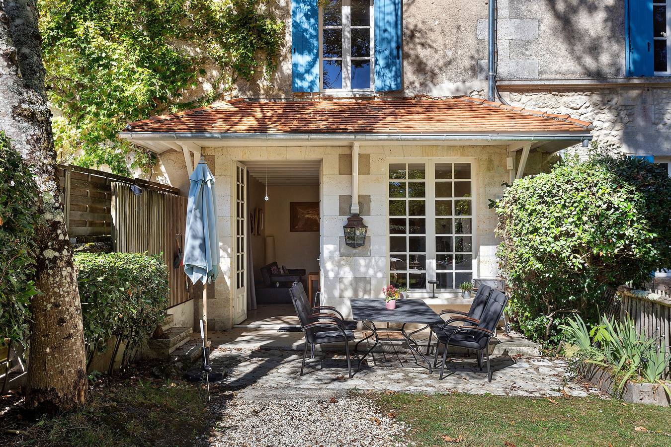 Casa vacanze 'Les Mirandes - La Source' con terrazza privata, giardino e Wifi in Montmoreau-Saint-Cybard, Charente