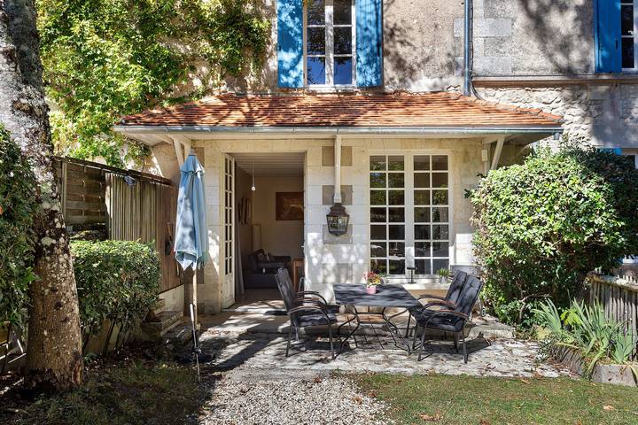 Casa vacanze 'Les Mirandes - La Source' con terrazza privata, giardino e Wifi in Montmoreau-Saint-Cybard, Charente
