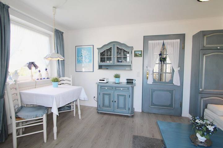 Ganze Wohnung, In nordischen Farbtönen gehaltenes Feriendomizil mit Schlafraum im Kajüten-Stil in Nordfriesische Inseln (Schleswig-Holstein) (Schleswig-Holstein), Wenningstedt