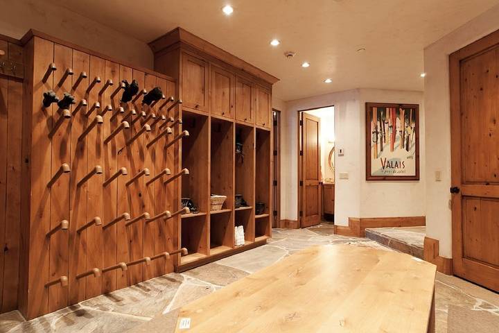 Vacation rental for 22 people, with yard and hot tub as well as sauna in Park City UT