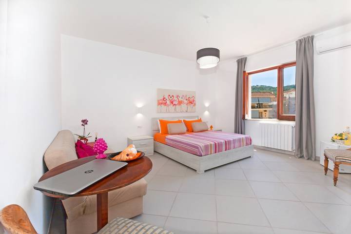 Apartamento vacacional entero, Sofia Flora Room in Piano di Sorrento, Provincia de Nápoles