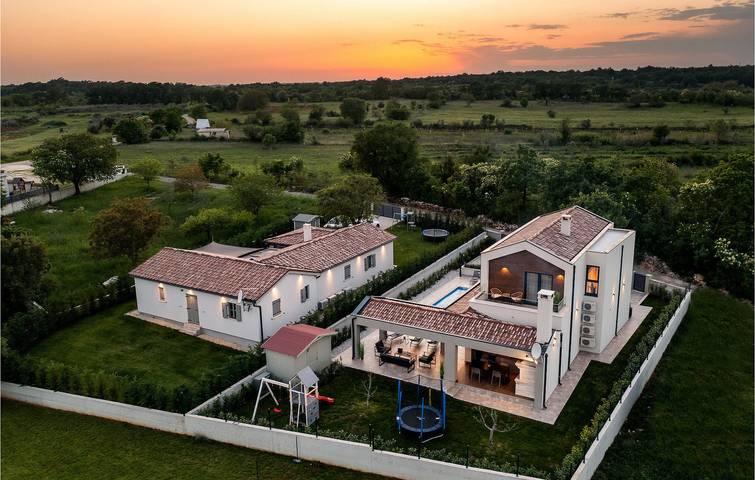 Schickes 150 m² großes Apartment mit Pool, Klimaanlage und WLAN in der Nähe des Stadtzentrums von Peruski in Marčana, Südküste Istrien