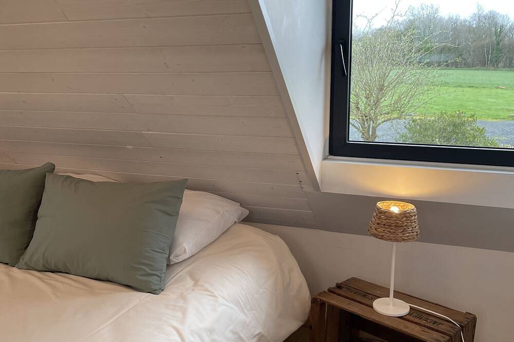 Stone farmhouse for 10 people with heated swimming pool in Trélévern, Costa de granito rosa