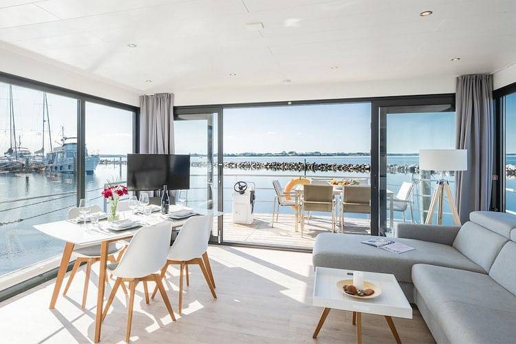 Hausboot in Barth am Barther Bodden in Barth, Vorpommern