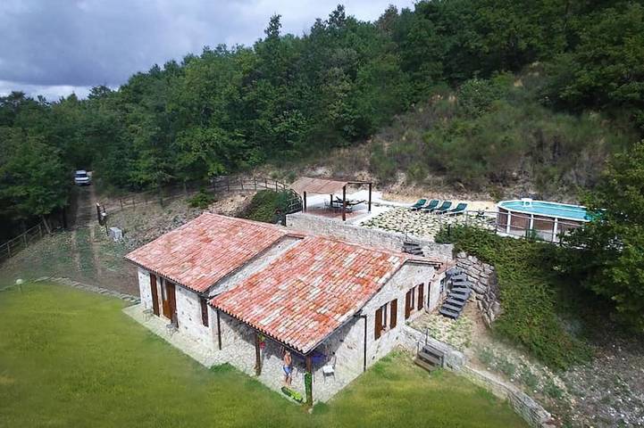 Gîte pour 4 personnes, avec Terrasse à Giove