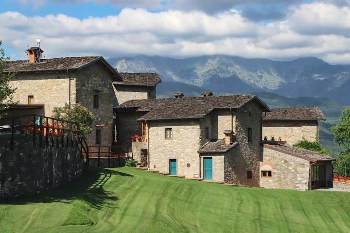 Location de vacances pour 2 personnes, avec piscine et vue ainsi que jardin et terrasse, animaux acceptés à Pontremoli - 4