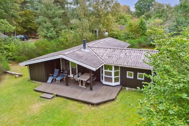 Ferieudlejning for 5 personer, med Terrasse og Have i Reersø