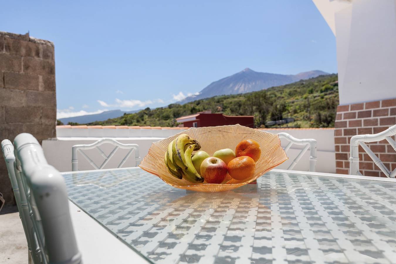 Apartamento entero, Vacaciones 'La Casa De Rita' con vistas a la montaña, terraza privada in Genovés (Canary Islands), Garachico