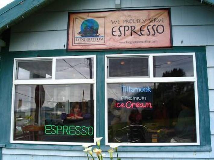 Vacation rental for 8 people, with yard and hot tub in Oceanside (Oregon)