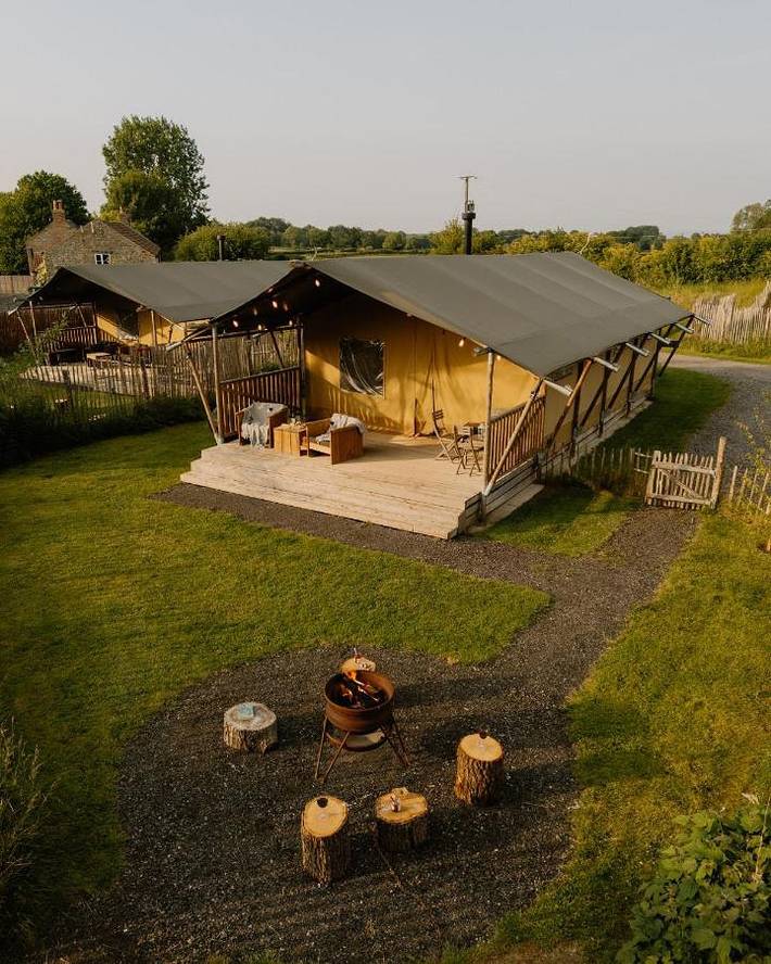 Tent for 8 people, with garden and hot tub as well as sauna in North Yorkshire