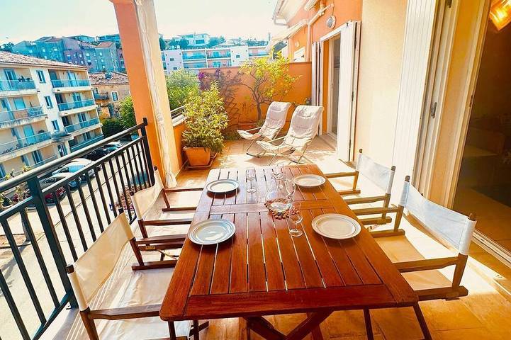 Appartement entier, Joli appartement T2 en résidence avec piscine et vue mer. Parking gratuit. in Sari-Solenzara, Arrondissement de Sartène